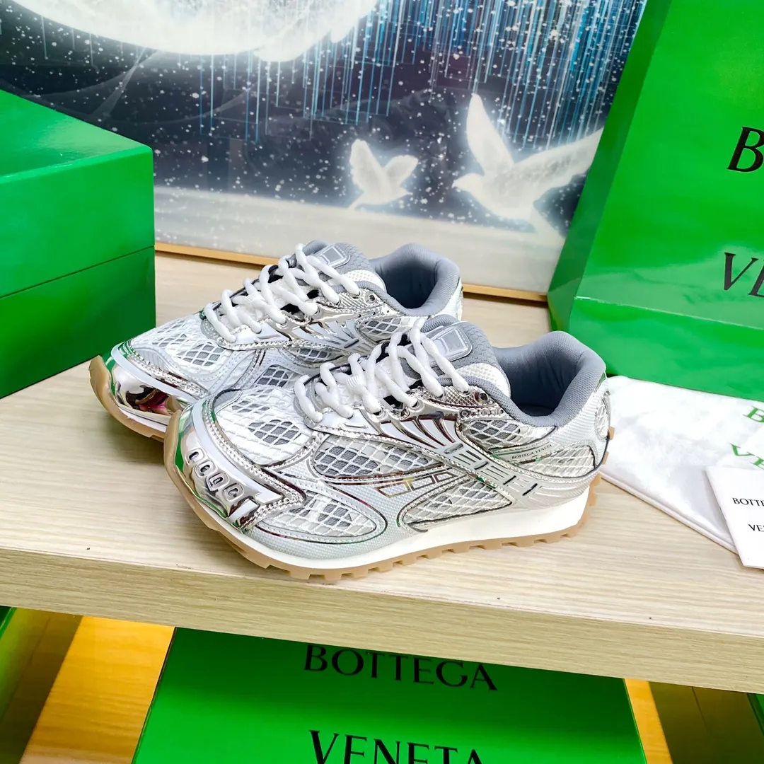 👟👟Ex-factory price 560 High-end version Original 1:1 couple model 👟👟Ex-factory price 560 men's model plus 10🔥New model on the shelves🔥BV Orbit sneakers Wang Yibo's same style couples' Dad Runner sneakers, made of lightweight technical mesh fabric. Features a geometric patterned rubber outsole. The outsole is made of color-blocked T👟👟Ex-factory price U outsole Size: women's shoes 35-40